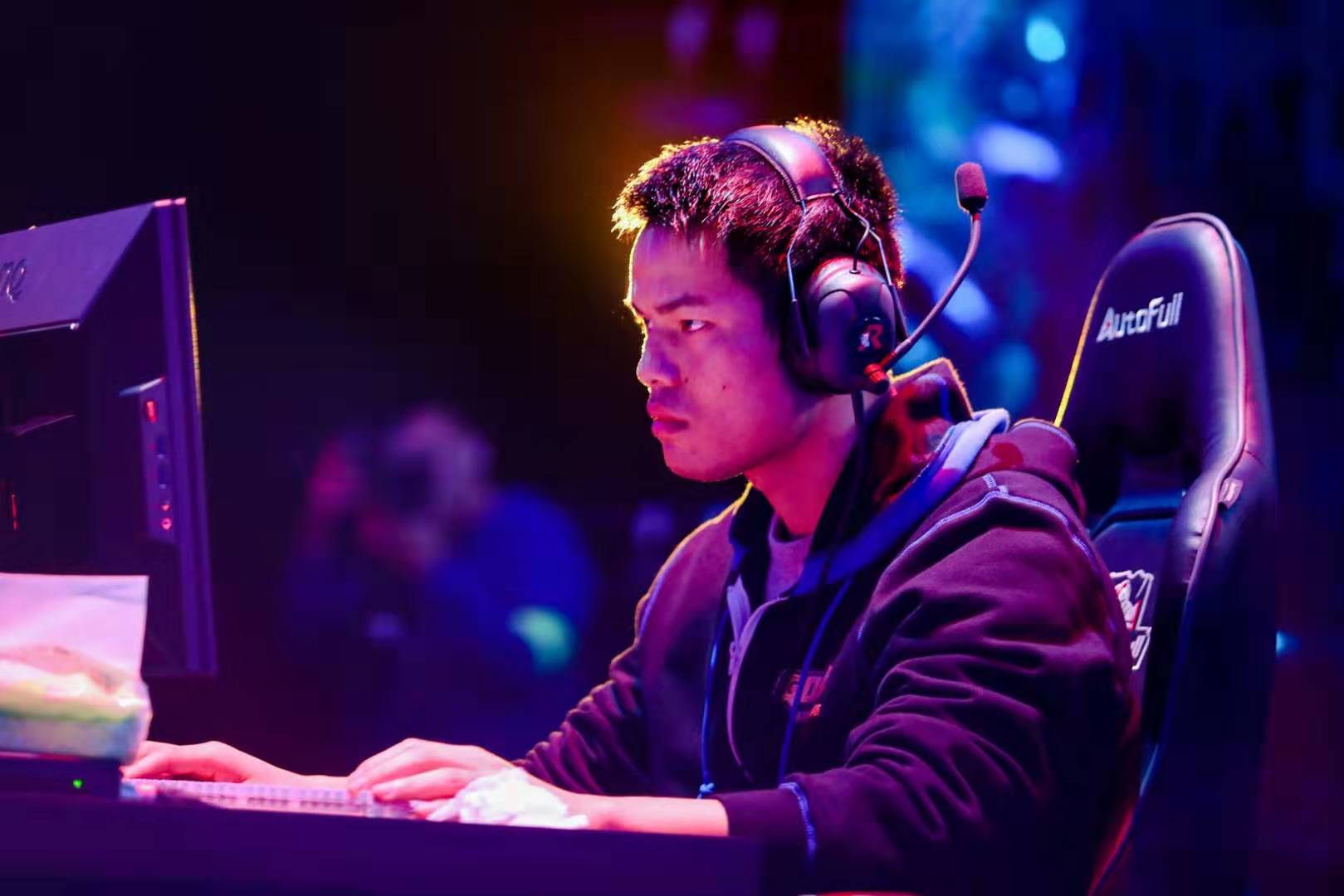 它帮助投资 它帮助投资